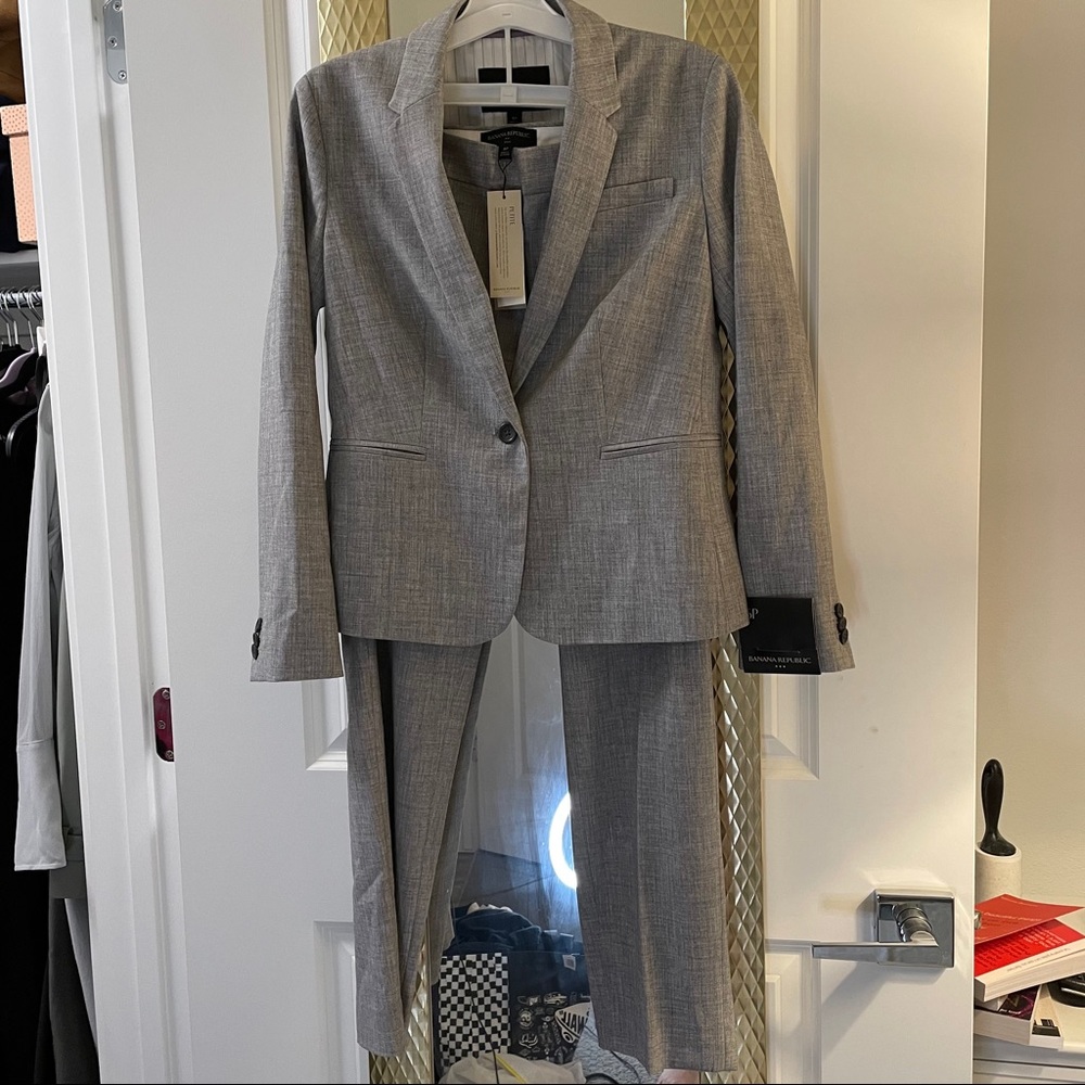 BRAND NEW gray suit Banana Republic